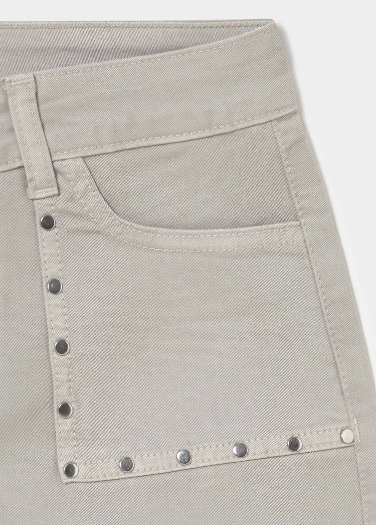 Pantalón recto tachas