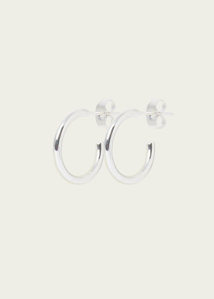 Pendientes de aro mini en plata con cierre de presión y diseño abierto