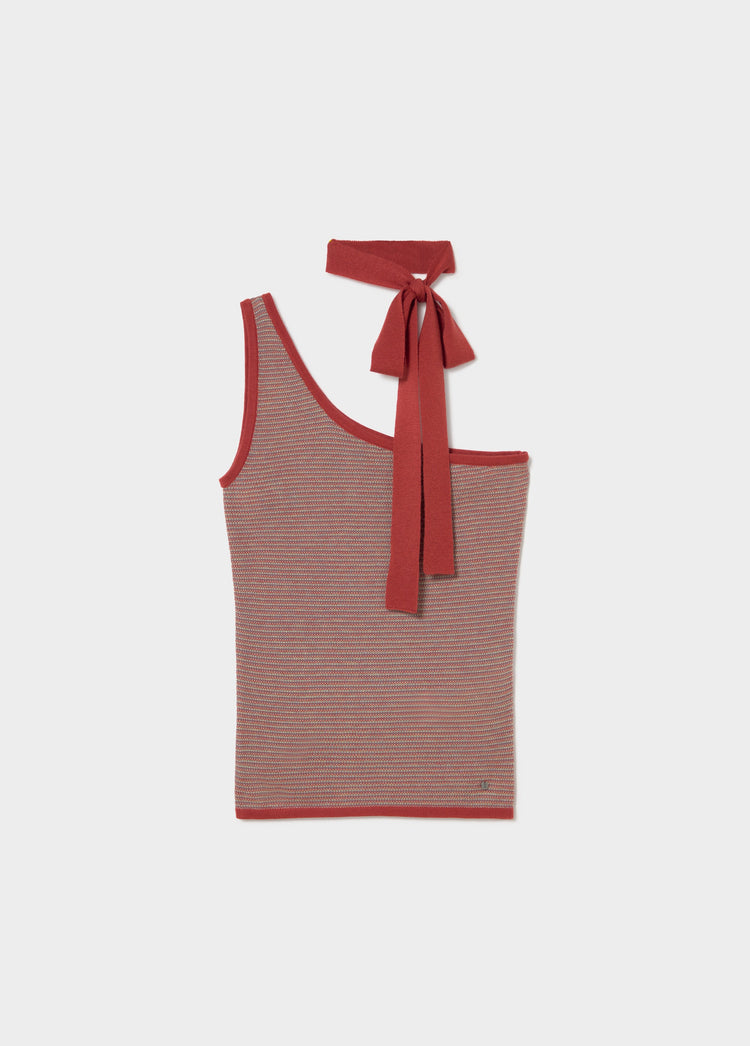 Asymmetric choker top