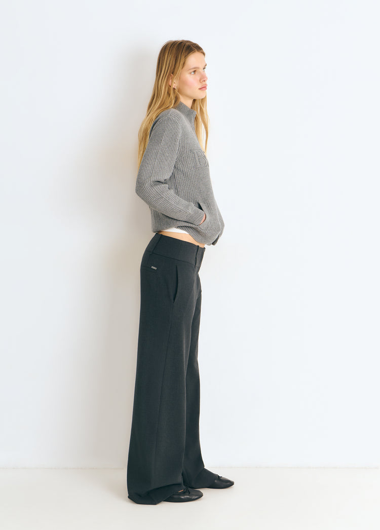 Wide low-rise trousers