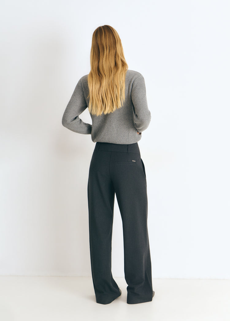 Wide low-rise trousers